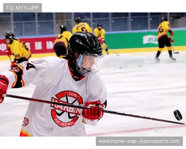 冰球队伍优化攻防转换速度，整队推进更流畅